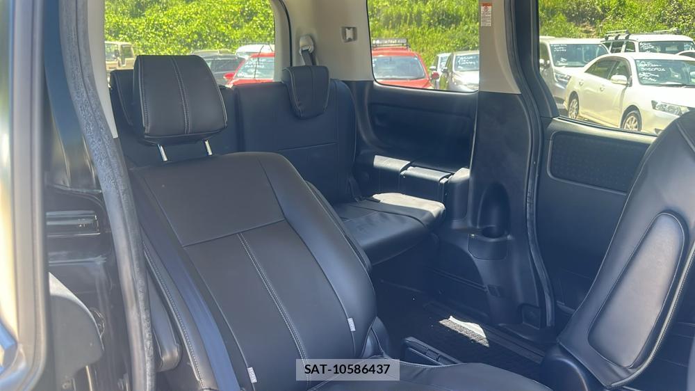 Toyota VOXY 2016-11 7831744-8