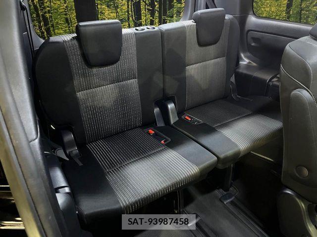 Toyota VOXY 2017-10 7981506-9