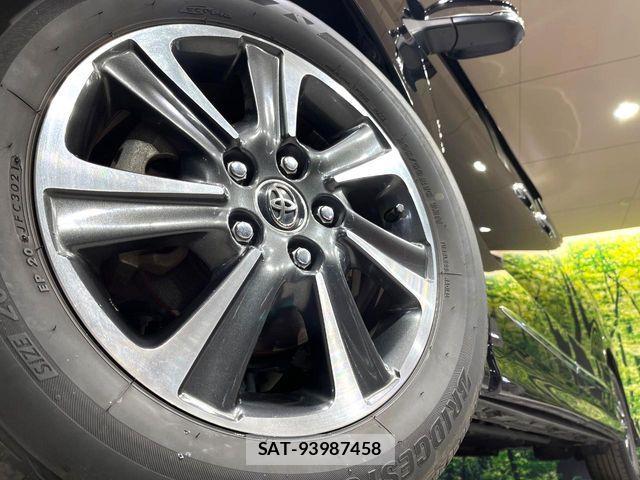 Toyota VOXY 2017-10 7981506-12