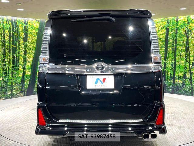 Toyota VOXY 2017-10 7981506-14