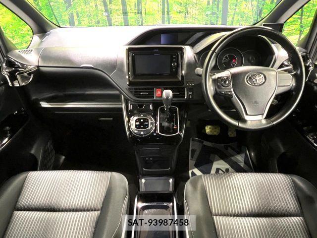 Toyota VOXY 2017-10 7981506-1