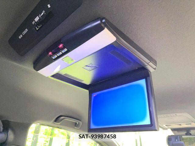 Toyota VOXY 2017-10 7981506-2