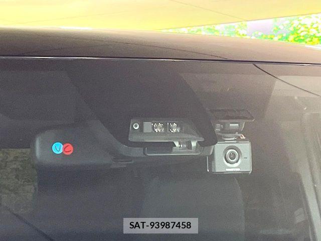 Toyota VOXY 2017-10 7981506-6