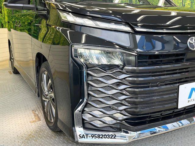 Toyota VOXY 2023-03 7981494-12