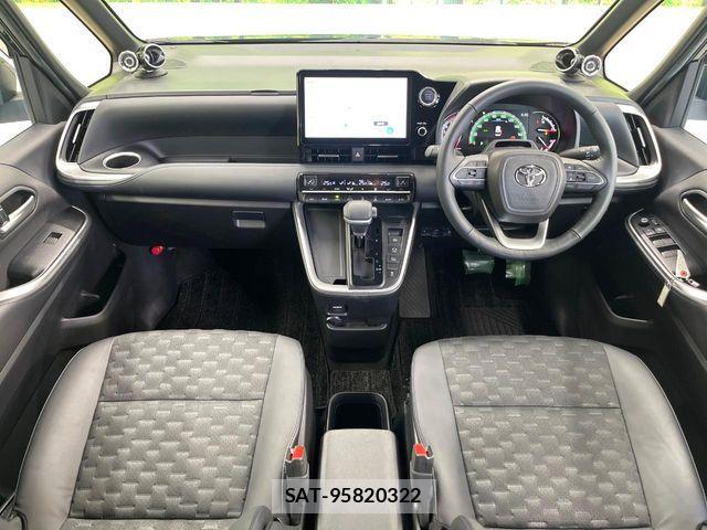 Toyota VOXY 2023-03 7981494-1