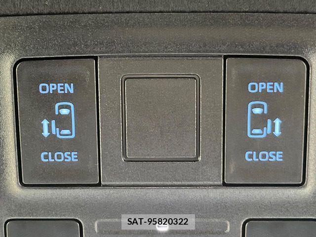 Toyota VOXY 2023-03 7981494-4