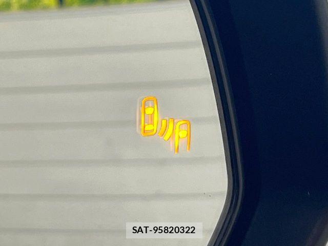 Toyota VOXY 2023-03 7981494-5