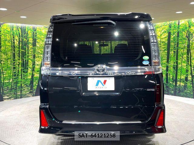 Toyota VOXY 2015-12 7981509-14