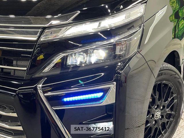 Toyota VOXY 2021-01 7981493-12