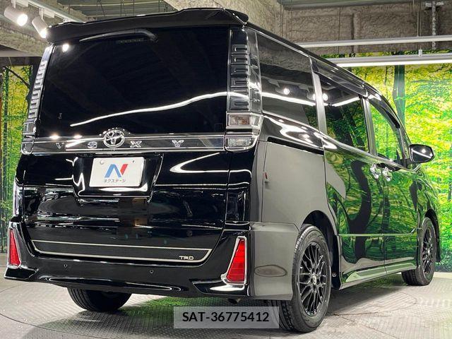 Toyota VOXY 2021-01 7981493-17