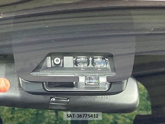 Toyota VOXY 2021-01 7981493-2