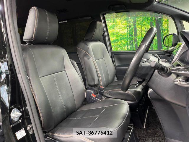 Toyota VOXY 2021-01 7981493-7