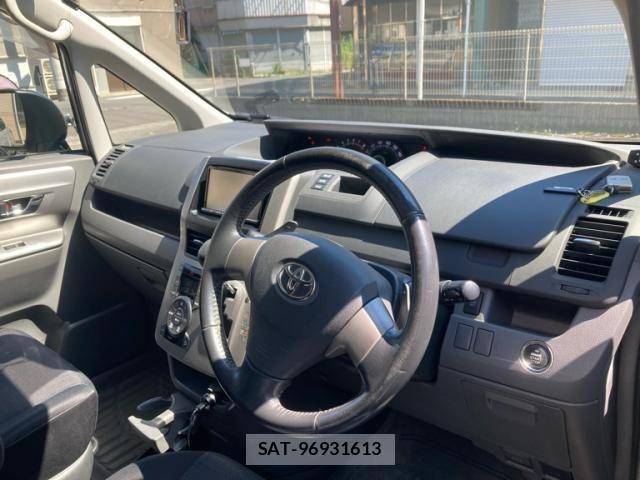 Toyota VOXY 2008-07 7981517-10