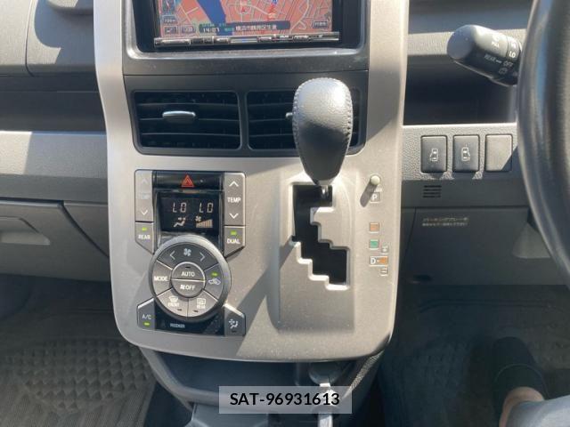 Toyota VOXY 2008-07 7981517-16