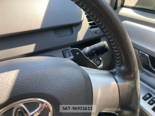Toyota VOXY 2008-07 7981517-18