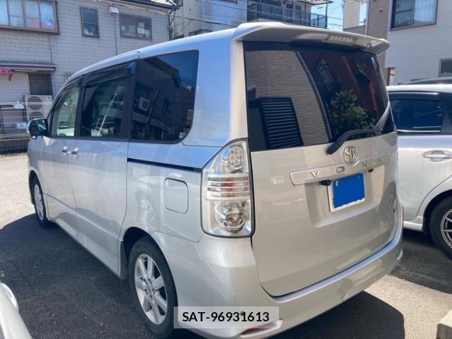 Toyota VOXY 2008-07 7981517-3
