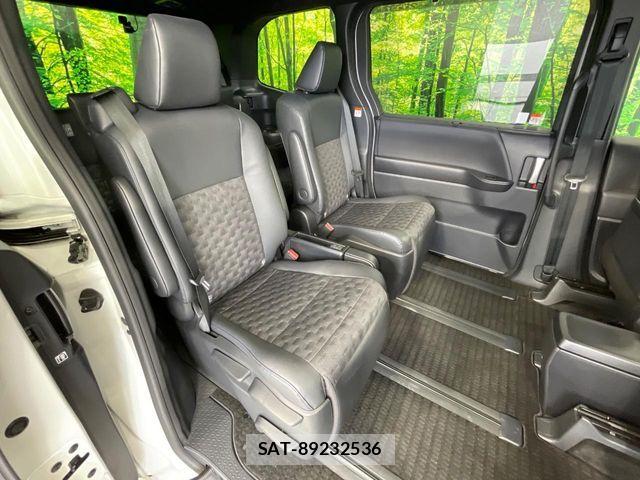 Toyota VOXY 2023-09 7981491-8