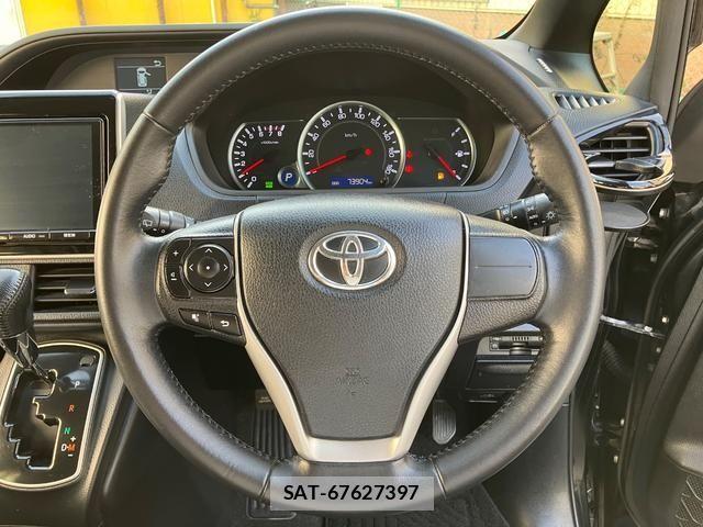 Toyota VOXY 2015-01 7981508-11