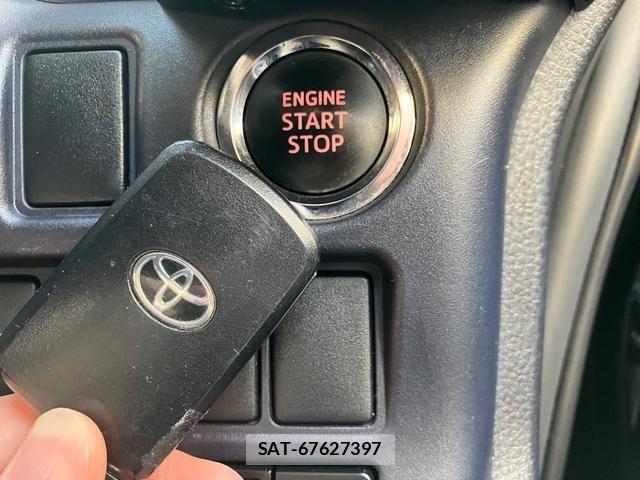 Toyota VOXY 2015-01 7981508-19