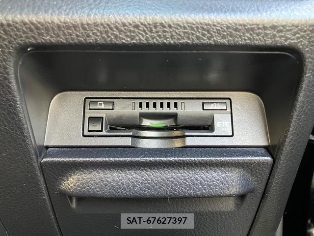 Toyota VOXY 2015-01 7981508-22