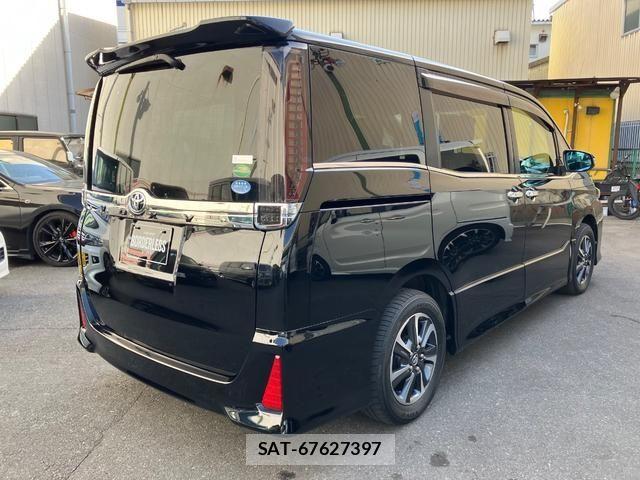 Toyota VOXY 2015-01 7981508-7