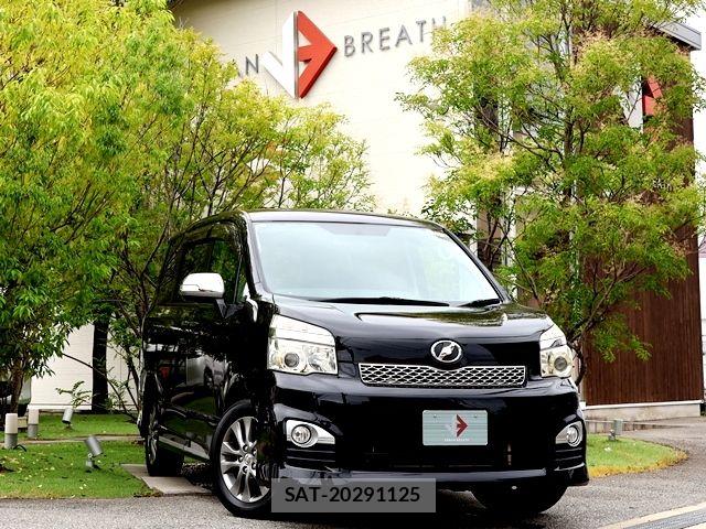 Toyota VOXY 2013-06 7981511-0