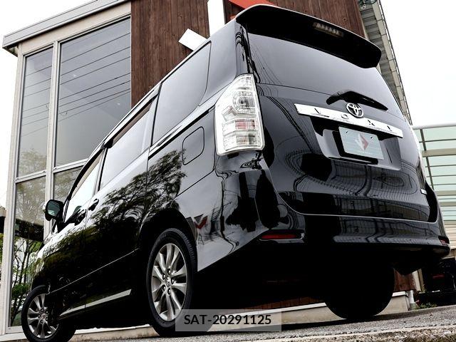 Toyota VOXY 2013-06 7981511-10