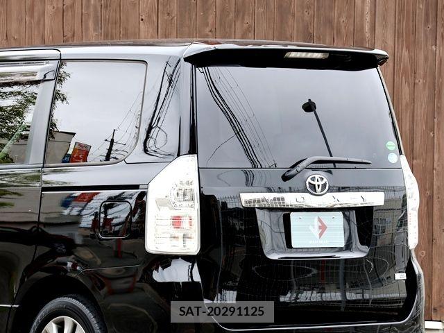 Toyota VOXY 2013-06 7981511-13