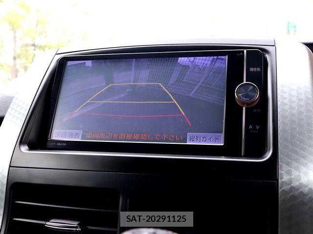 Toyota VOXY 2013-06 7981511-18
