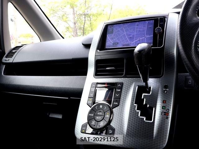Toyota VOXY 2013-06 7981511-19