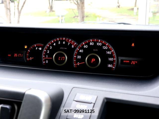 Toyota VOXY 2013-06 7981511-21