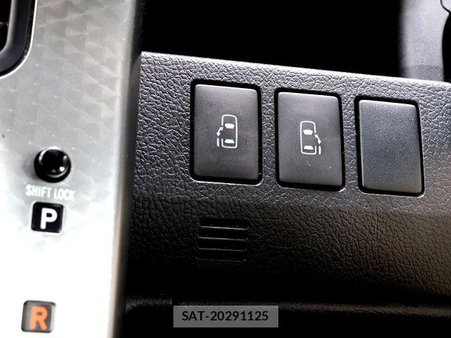 Toyota VOXY 2013-06 7981511-23