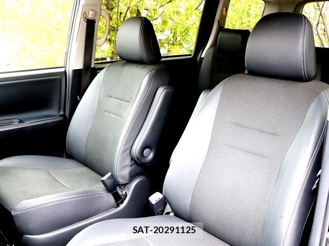 Toyota VOXY 2013-06 7981511-25