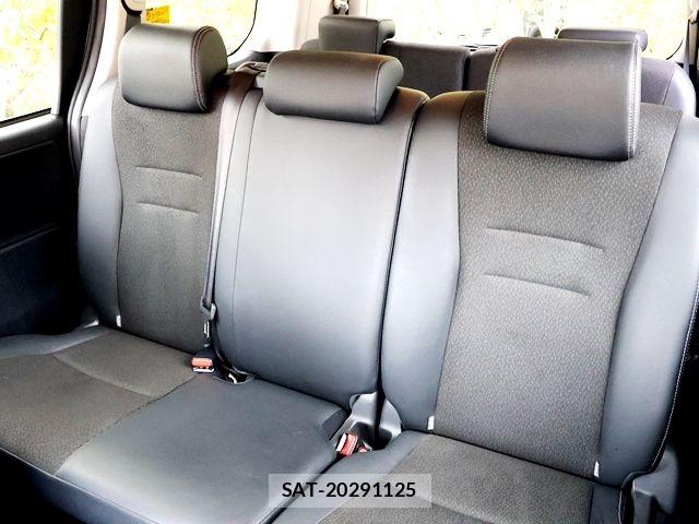 Toyota VOXY 2013-06 7981511-26