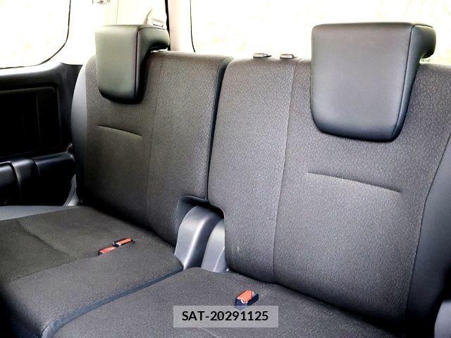 Toyota VOXY 2013-06 7981511-27