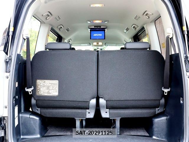 Toyota VOXY 2013-06 7981511-28