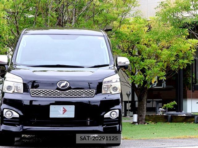 Toyota VOXY 2013-06 7981511-4