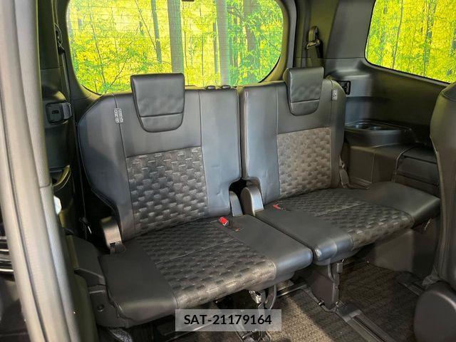 Toyota VOXY 2022-05 7981492-9