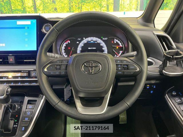 Toyota VOXY 2022-05 7981492-11