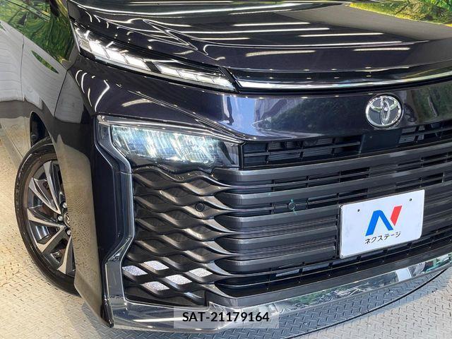 Toyota VOXY 2022-05 7981492-12