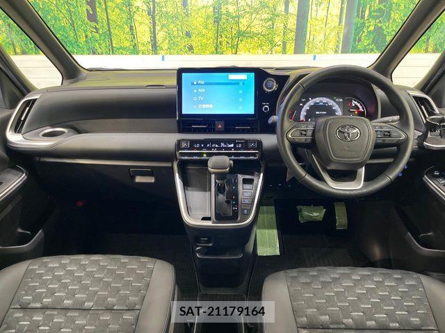 Toyota VOXY 2022-05 7981492-1
