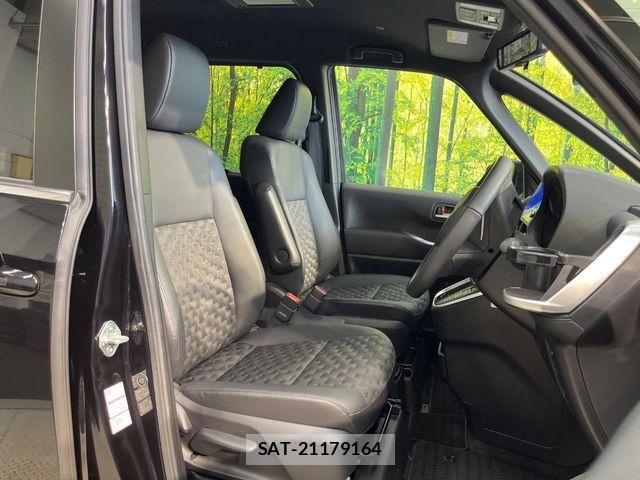 Toyota VOXY 2022-05 7981492-7