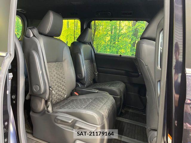 Toyota VOXY 2022-05 7981492-8