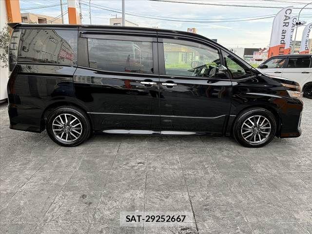 Toyota VOXY 2015-10 7981513-10