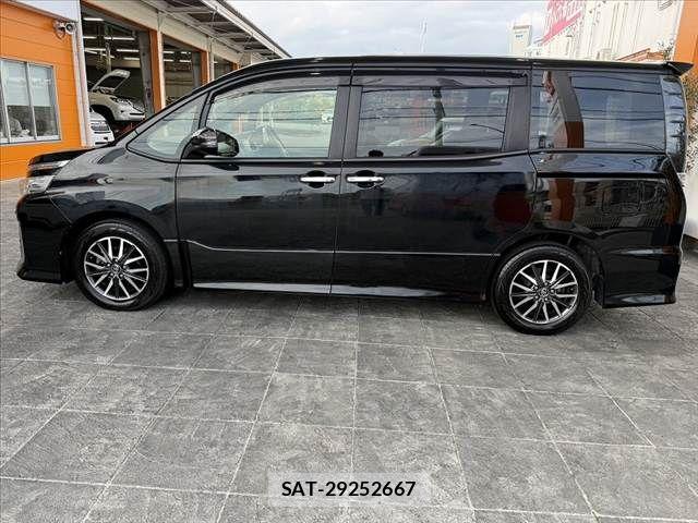 Toyota VOXY 2015-10 7981513-11