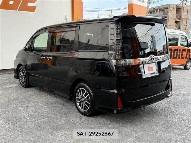 Toyota VOXY 2015-10 7981513-12