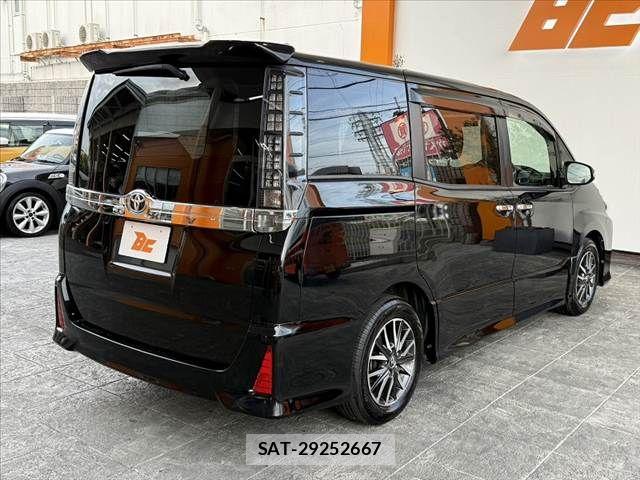 Toyota VOXY 2015-10 7981513-14