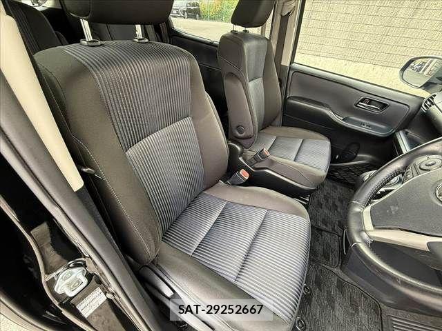 Toyota VOXY 2015-10 7981513-15