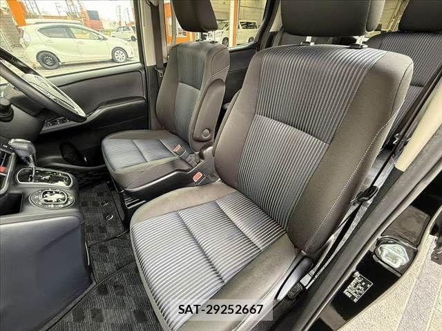 Toyota VOXY 2015-10 7981513-16
