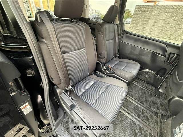 Toyota VOXY 2015-10 7981513-17